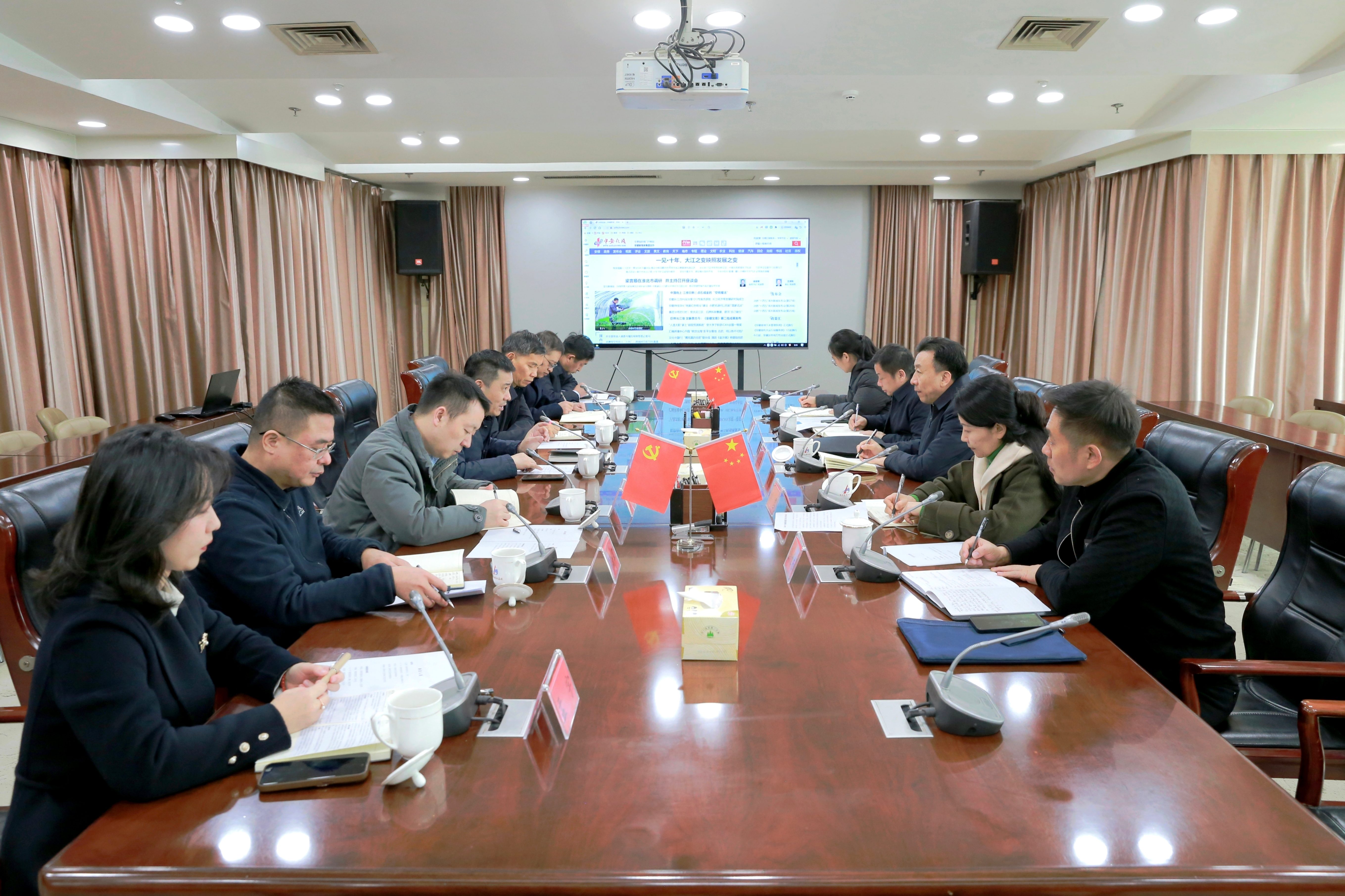 安徽省僑聯(lián)黨組書(shū)記、主席王汪苗一行到安徽新媒體集團(tuán)調(diào)研座談